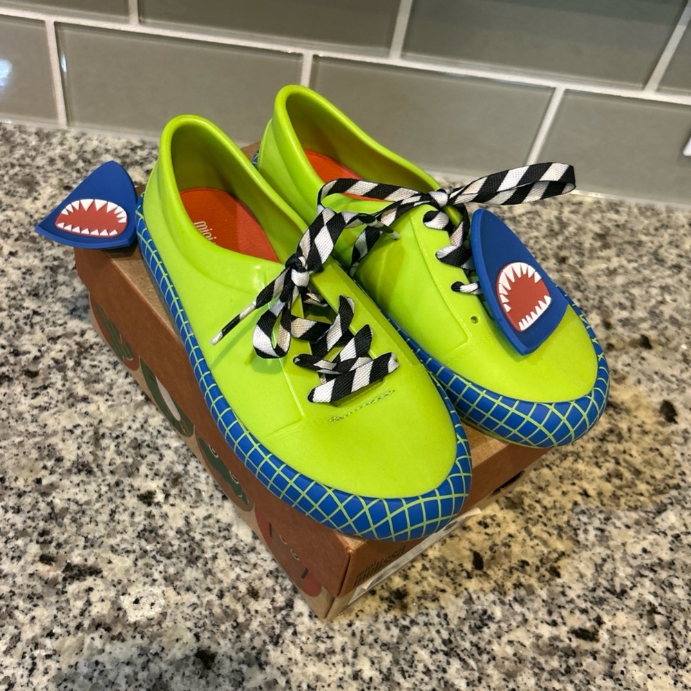 NWT Mini Melissa Street & Fabula B Green Shark  Jelly Sneakers  Size US 12